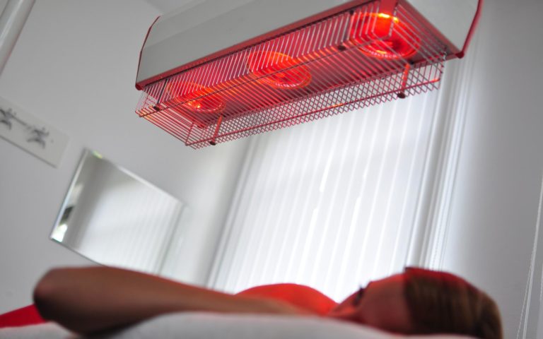 Die besten Rotlichtlampen im Vergleich (Test) | Infrarotlampe | Wärmelampe | Rotlampen Anwendung